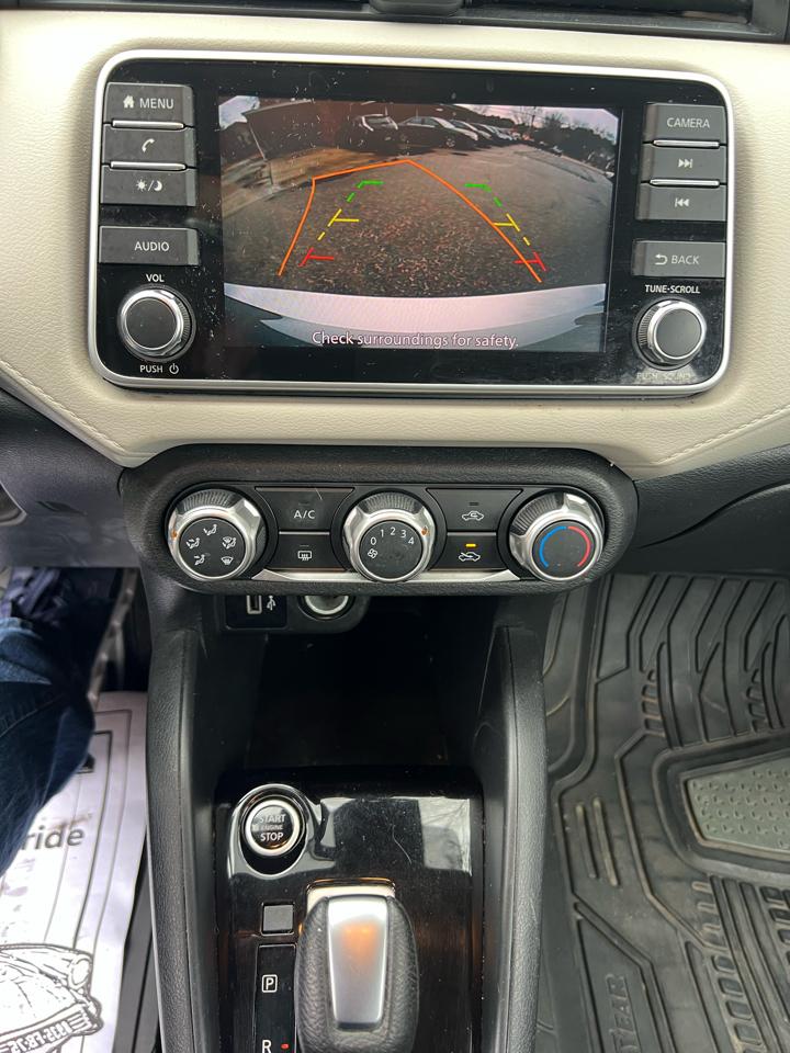 Nissan Versa SV 2021