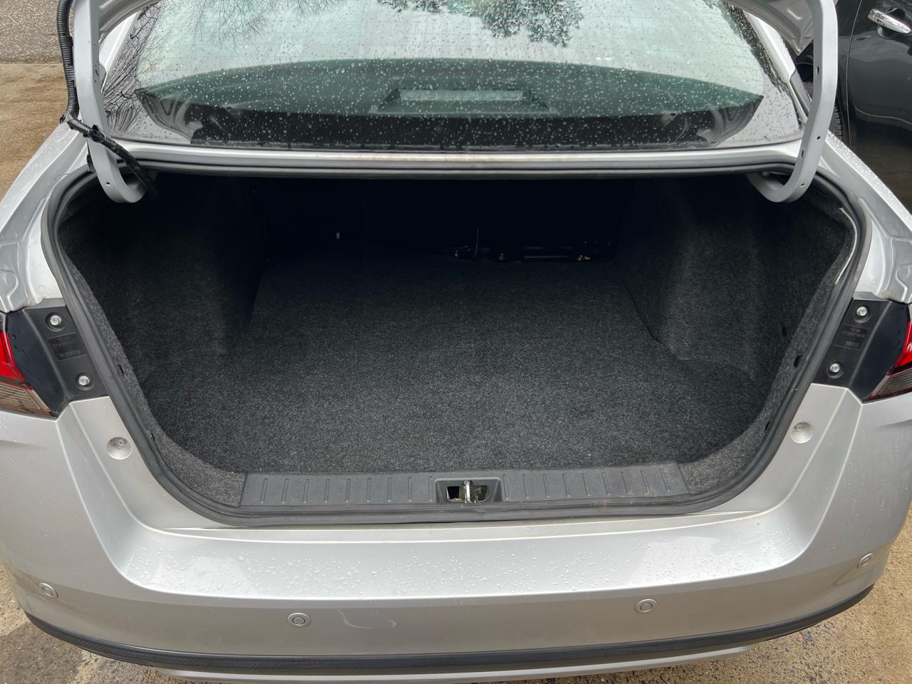 Nissan Versa SV 2021