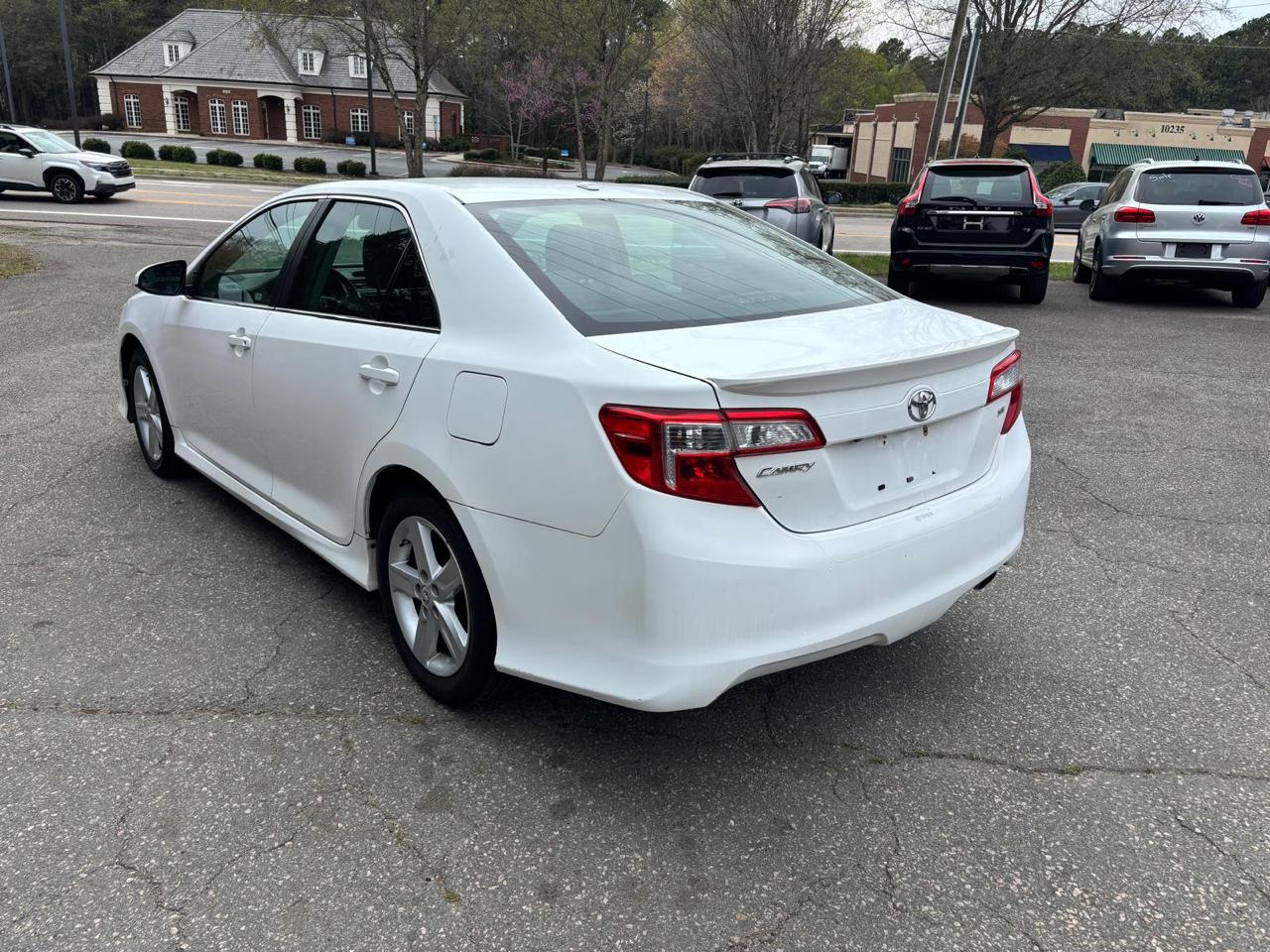 Toyota Camry 4dr Sdn I4 Auto L (Natl) 2012