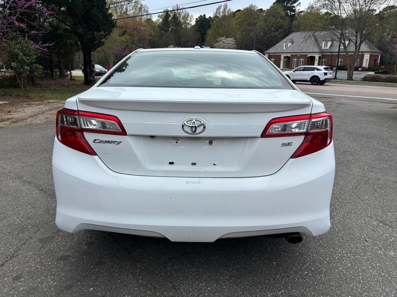 Toyota Camry 4dr Sdn I4 Auto L (Natl) 2012