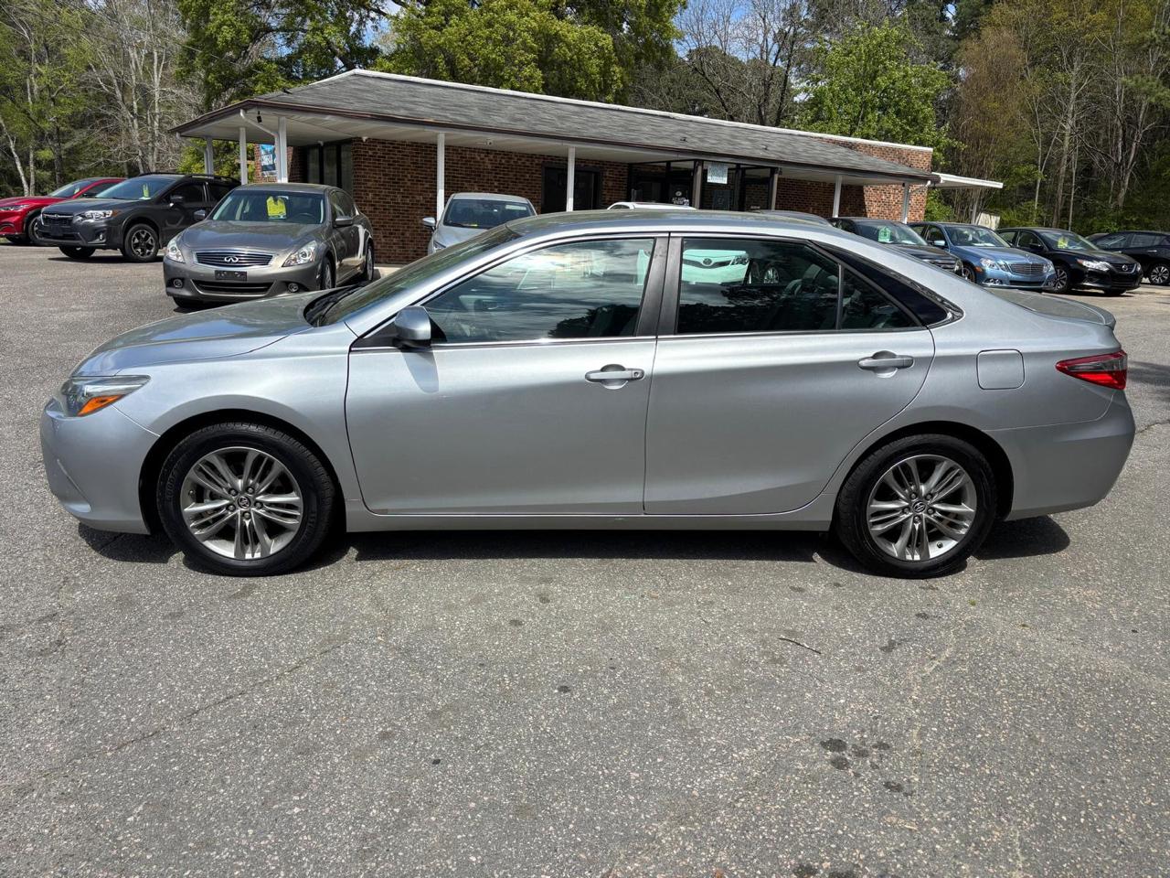 Toyota Camry 4dr Sdn I4 Auto SE w/Special Edition Pkg (Natl) 2016