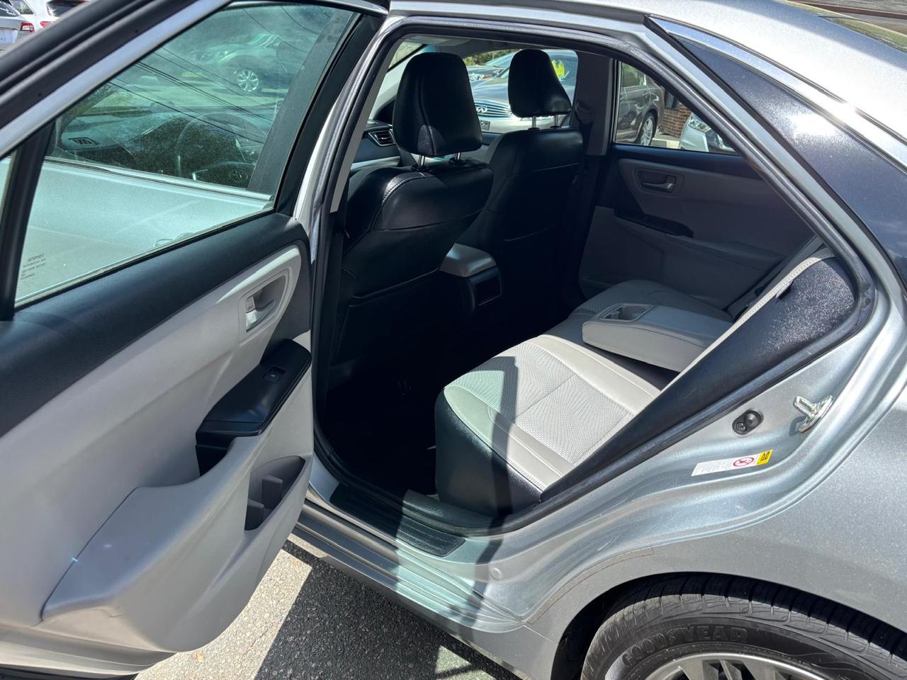 Toyota Camry 4dr Sdn I4 Auto SE w/Special Edition Pkg (Natl) 2016