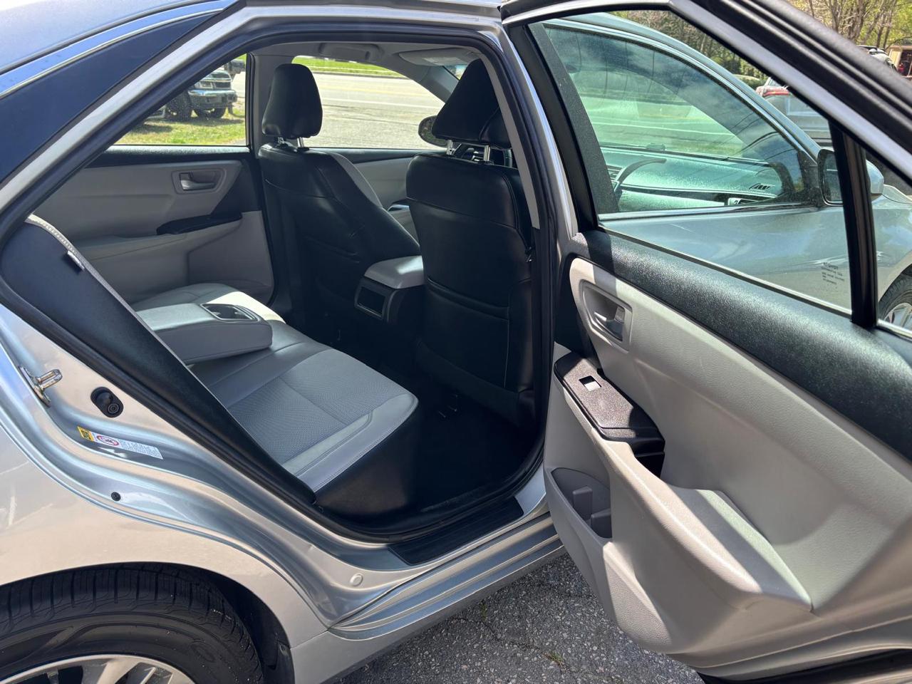 Toyota Camry 4dr Sdn I4 Auto SE w/Special Edition Pkg (Natl) 2016