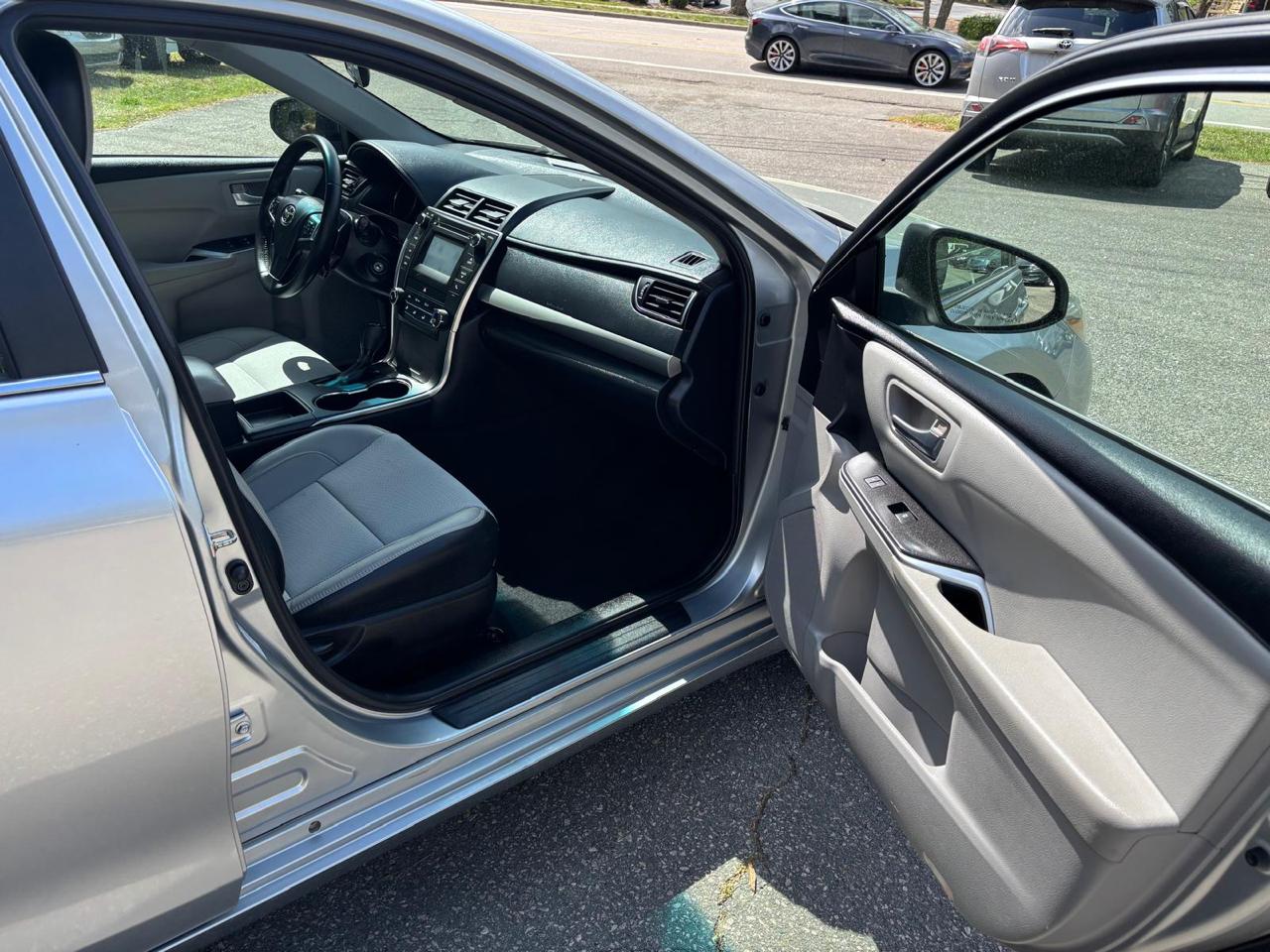 Toyota Camry 4dr Sdn I4 Auto SE w/Special Edition Pkg (Natl) 2016