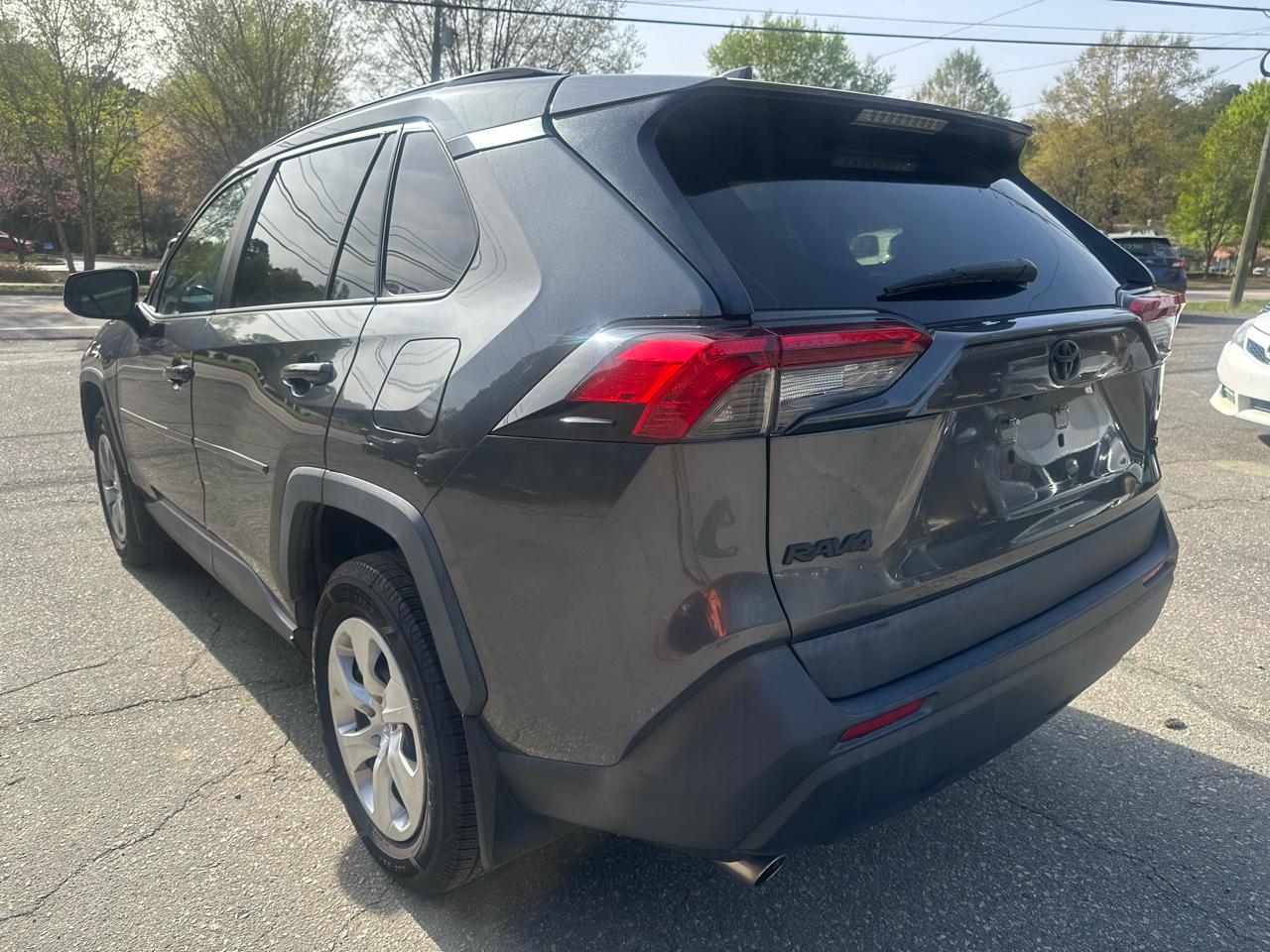 Toyota RAV4 LE FWD (Natl) 2019