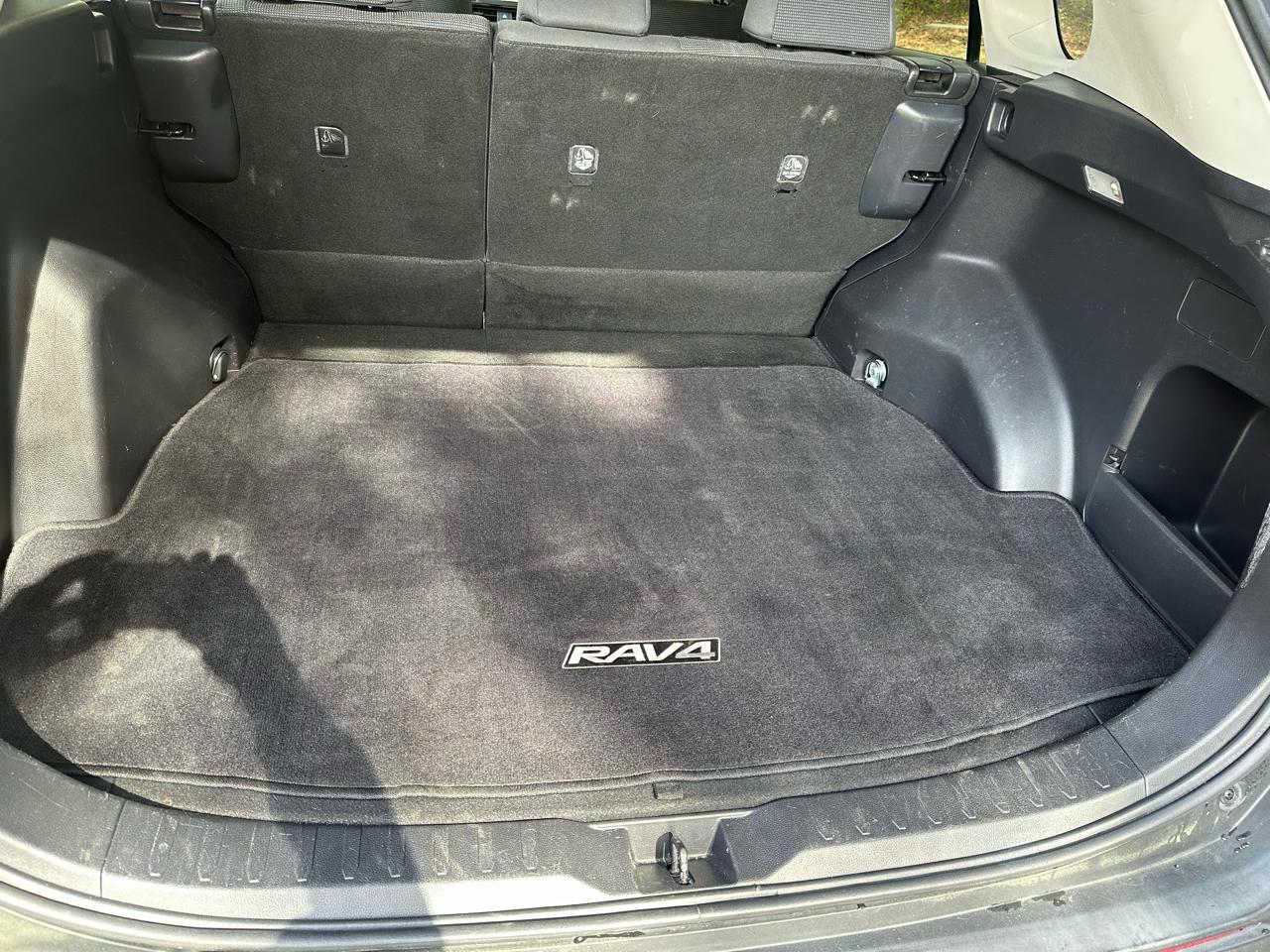 Toyota RAV4 LE FWD (Natl) 2019