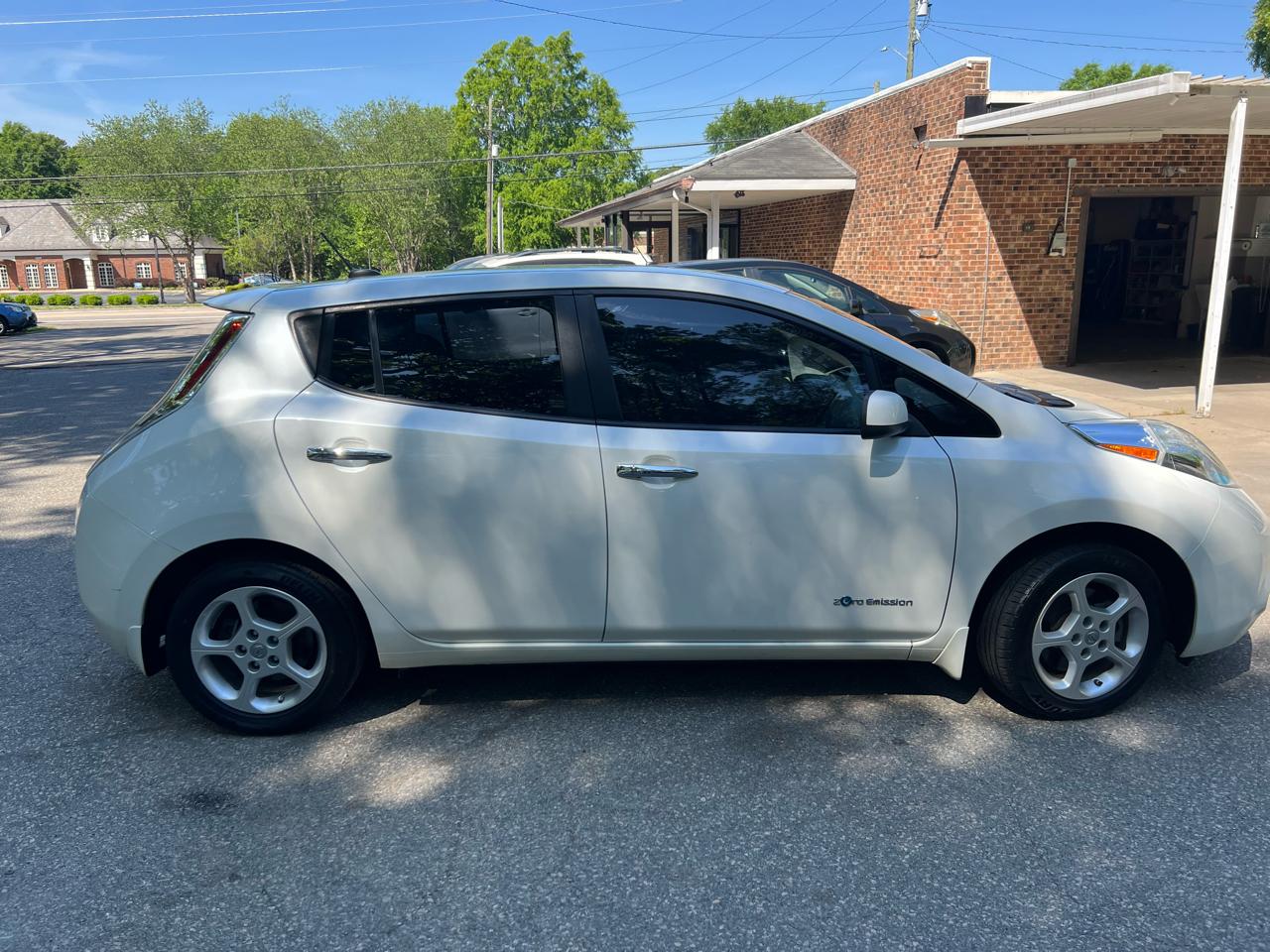 Nissan Leaf 4dr HB SV *Ltd Avail* 2015