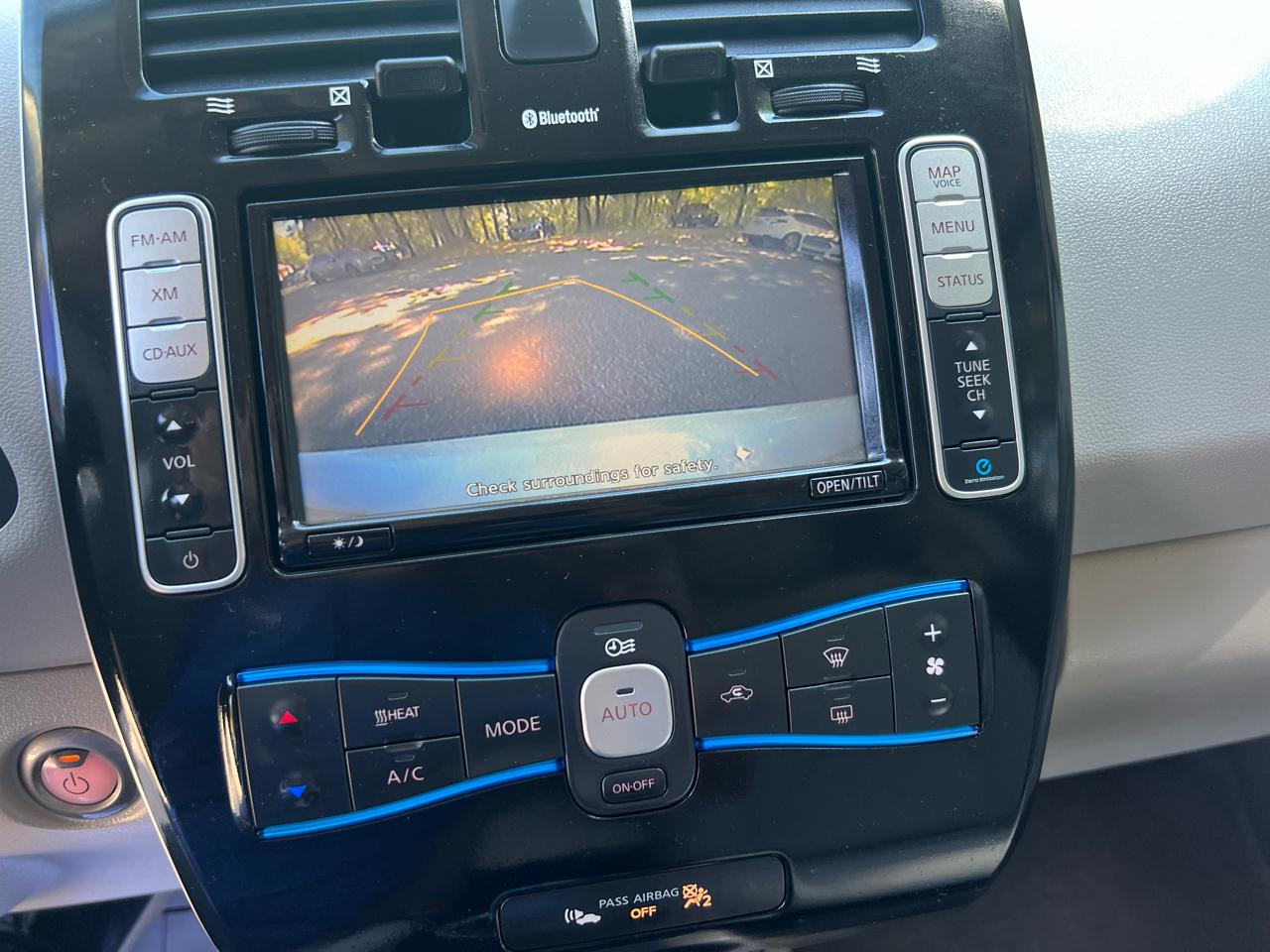 Nissan Leaf 4dr HB SV *Ltd Avail* 2015