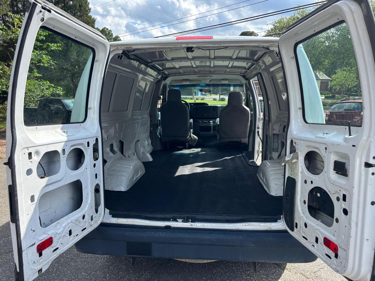 Ford Econoline Cargo Van E-150 Recreational 2011