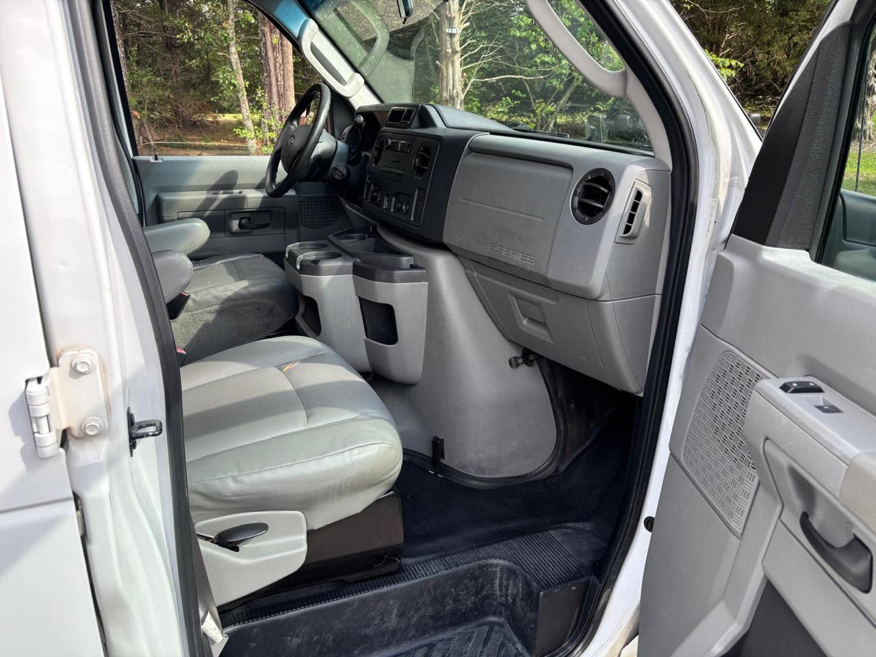 Ford Econoline Cargo Van E-150 Recreational 2011