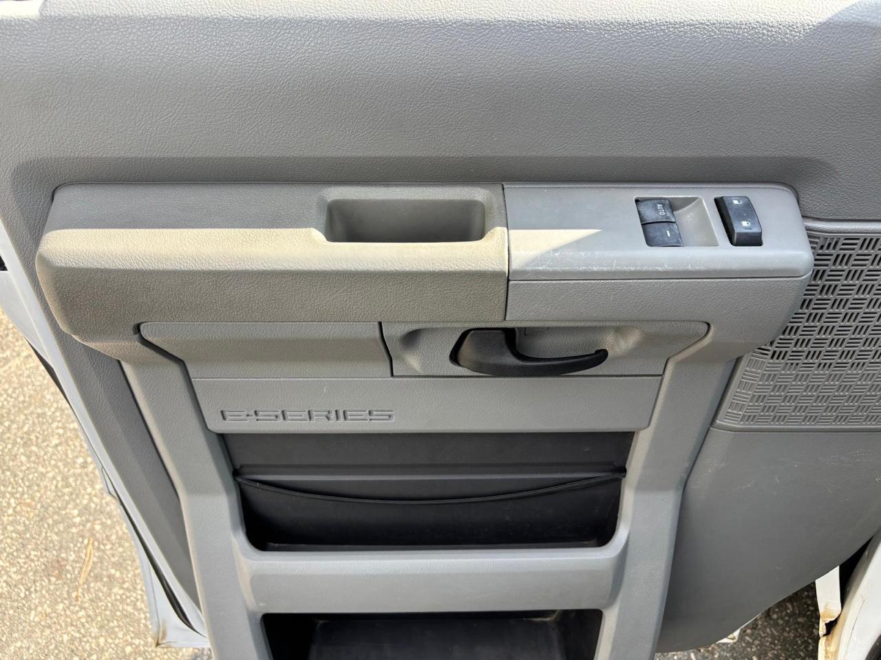 Ford Econoline Cargo Van E-150 Recreational 2011