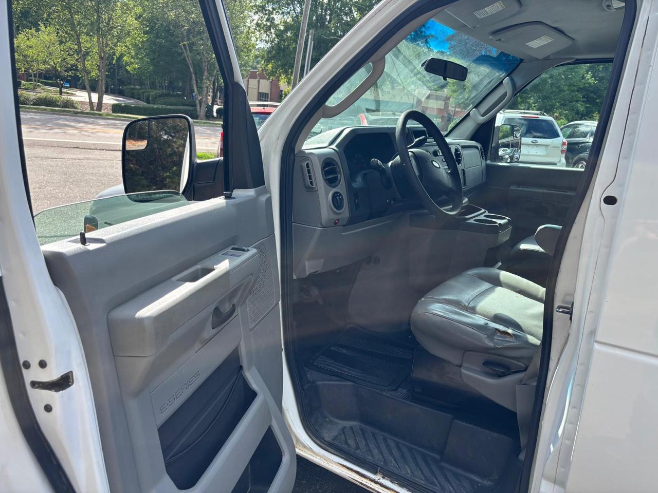 Ford Econoline Cargo Van E-150 Recreational 2011