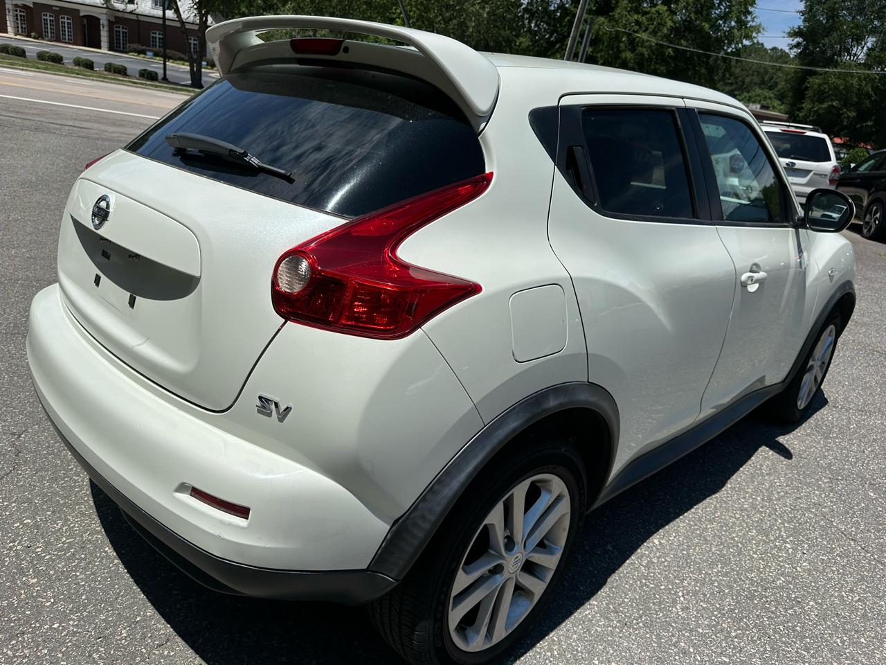 Nissan Juke 5dr Wgn I4 Manual SV FWD 2011