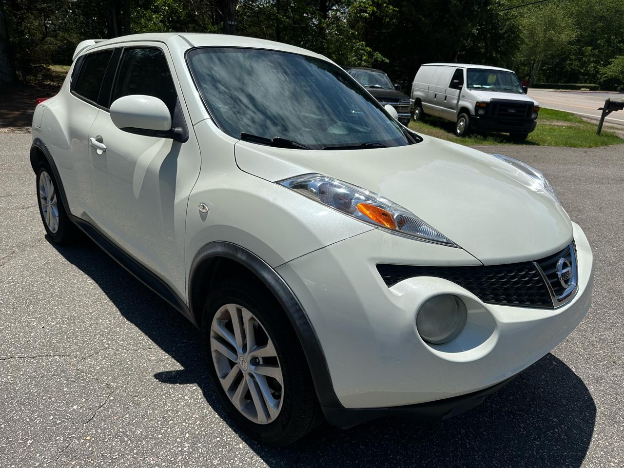 Nissan Juke 5dr Wgn I4 Manual SV FWD 2011