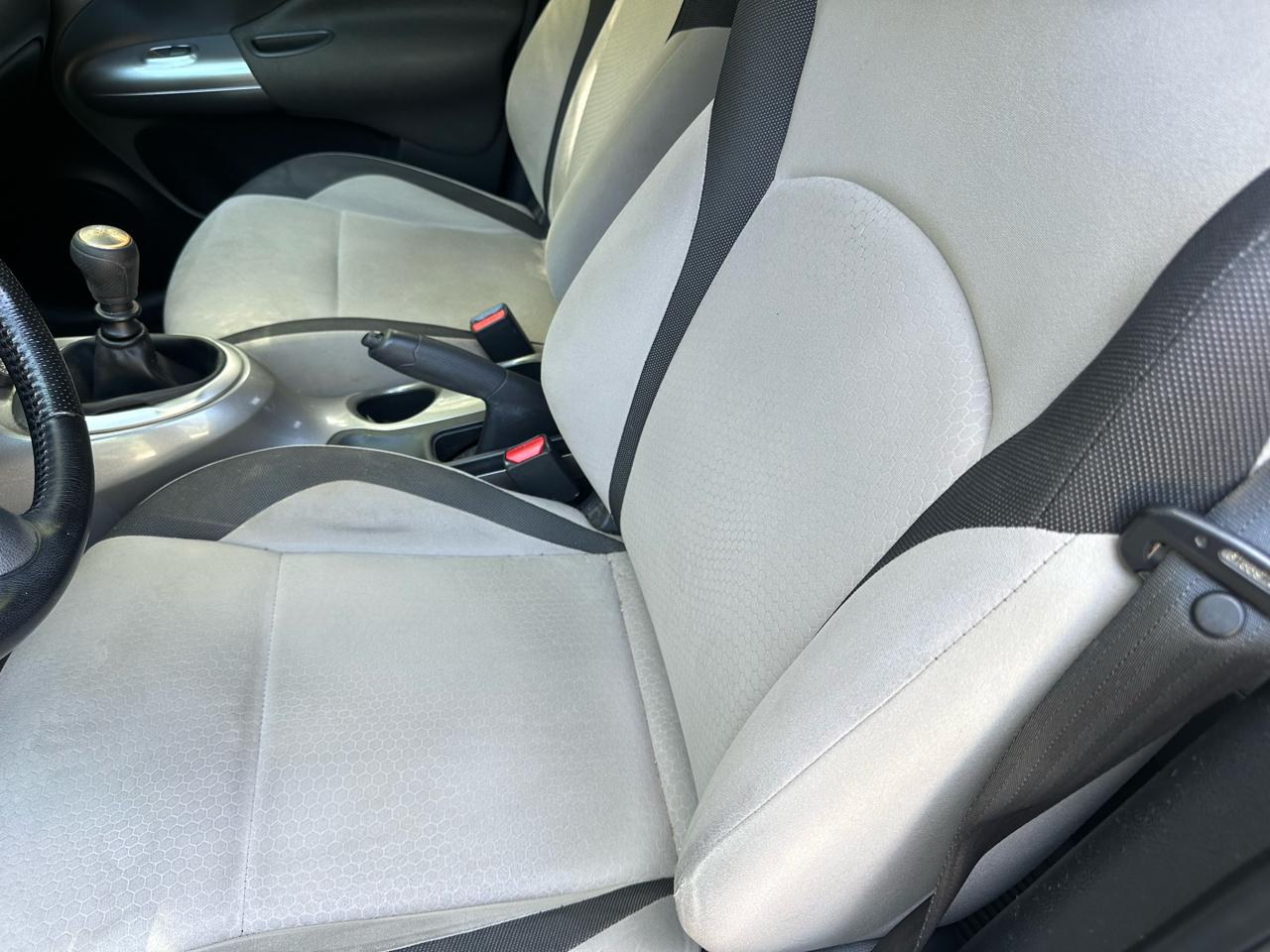 Nissan Juke 5dr Wgn I4 Manual SV FWD 2011