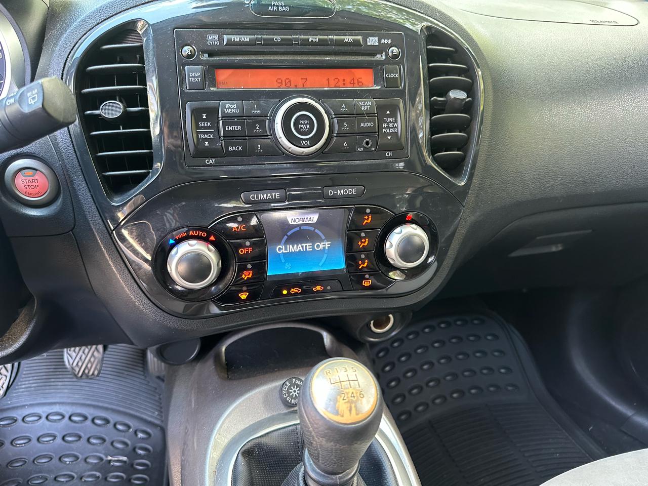 Nissan Juke 5dr Wgn I4 Manual SV FWD 2011
