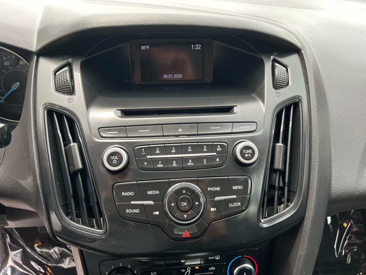 Ford Focus SE Sedan 2016