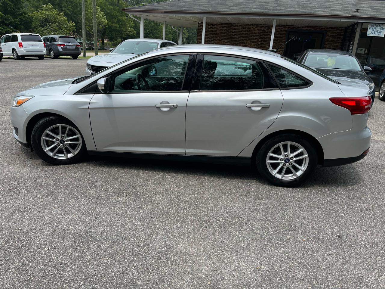 Ford Focus SE Sedan 2016