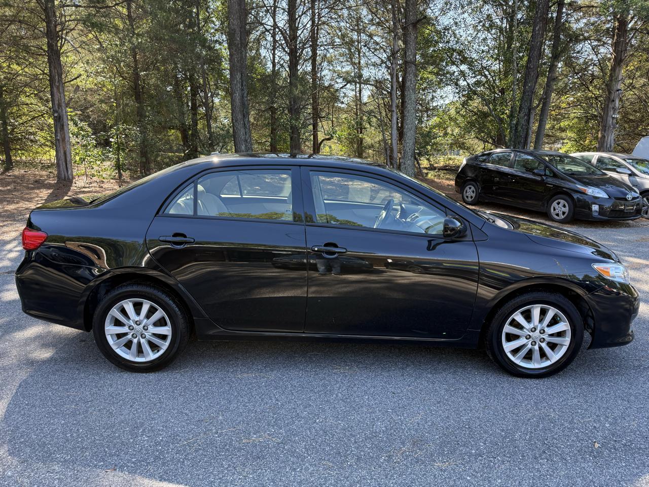 Toyota Corolla Base 4-Speed AT 2009