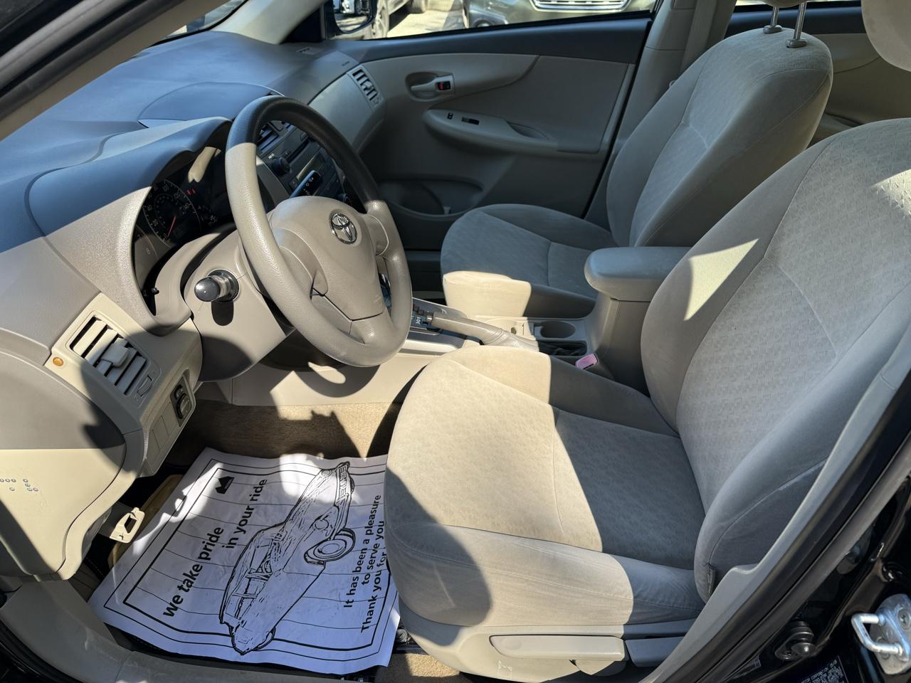 Toyota Corolla Base 4-Speed AT 2009