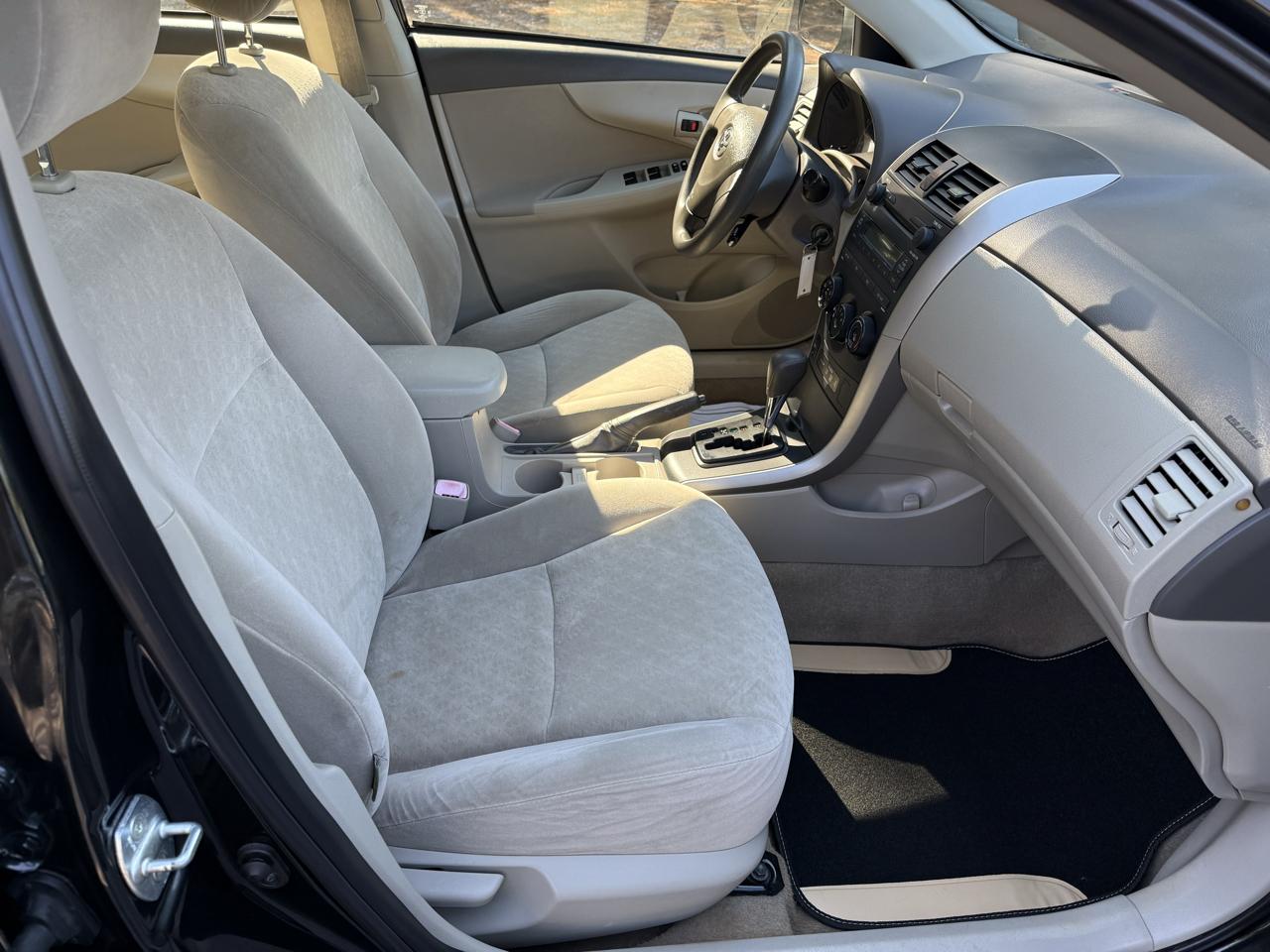 Toyota Corolla Base 4-Speed AT 2009