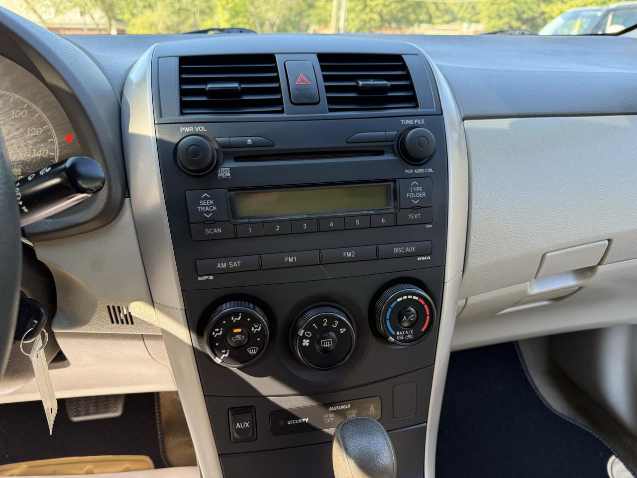 Toyota Corolla Base 4-Speed AT 2009