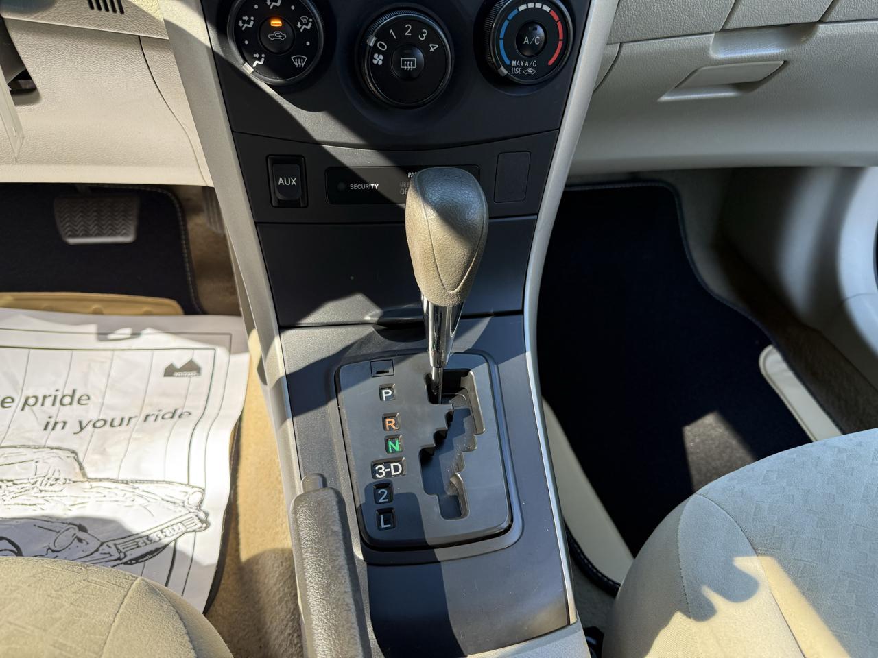 Toyota Corolla Base 4-Speed AT 2009