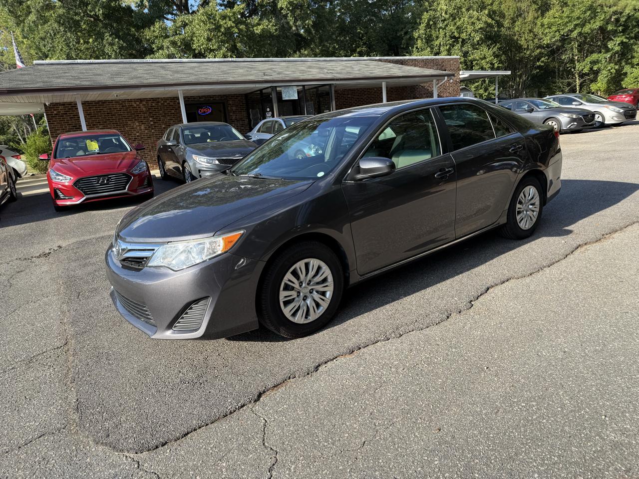 2013 Toyota Camry LE 4D Sedan