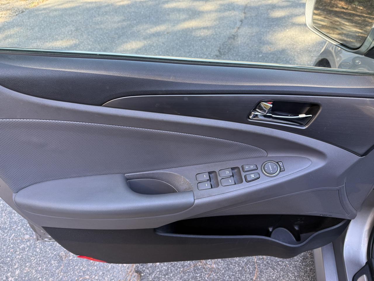 Hyundai Sonata Hybrid Sedan 2013