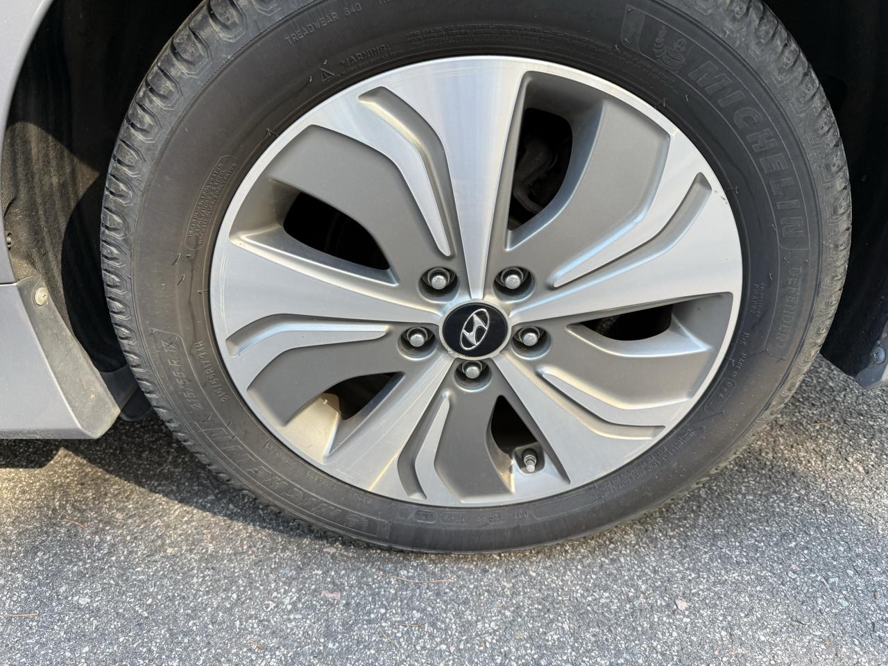 Hyundai Sonata Hybrid Sedan 2013
