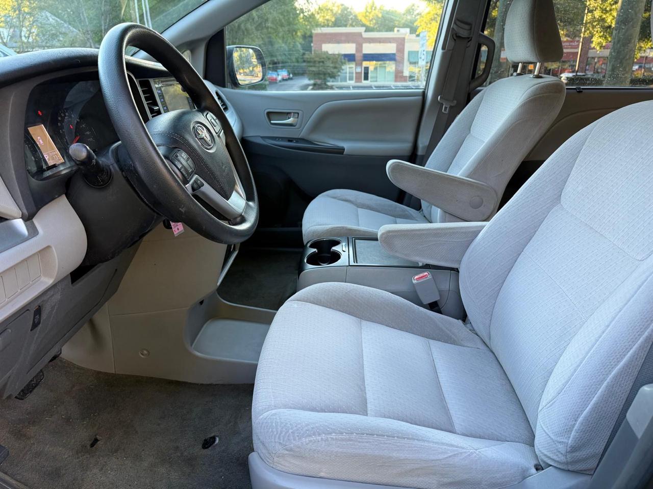 Toyota Sienna LE FWD 8-Passenger V6 2015