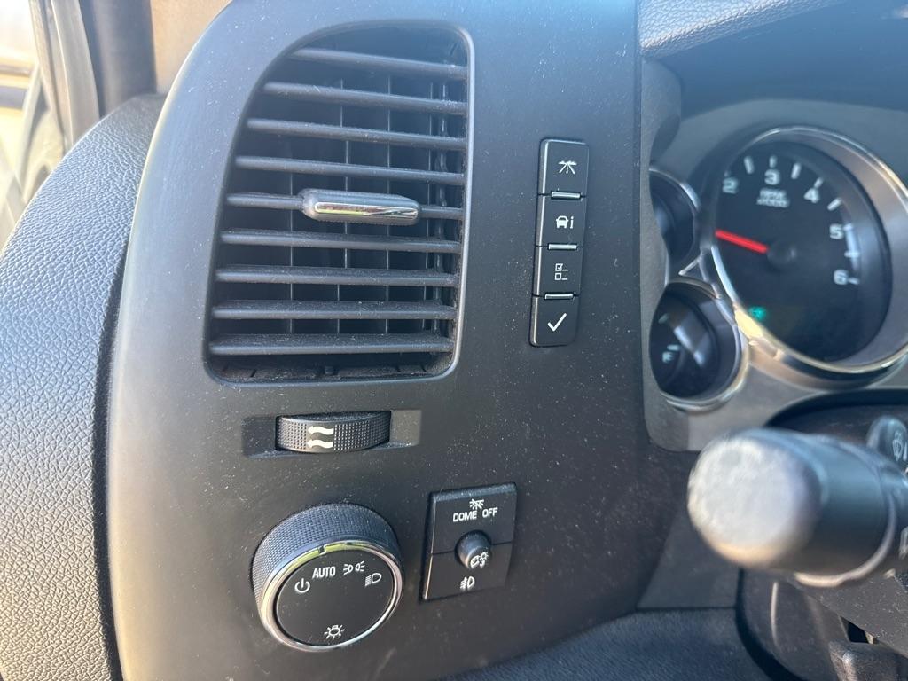 Chevrolet Silverado 1500 LT Crew Cab 4WD 2011