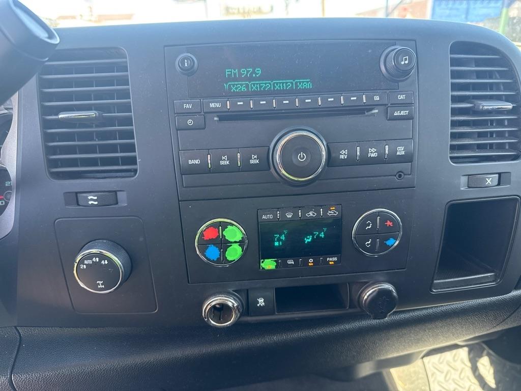 Chevrolet Silverado 1500 LT Crew Cab 4WD 2011