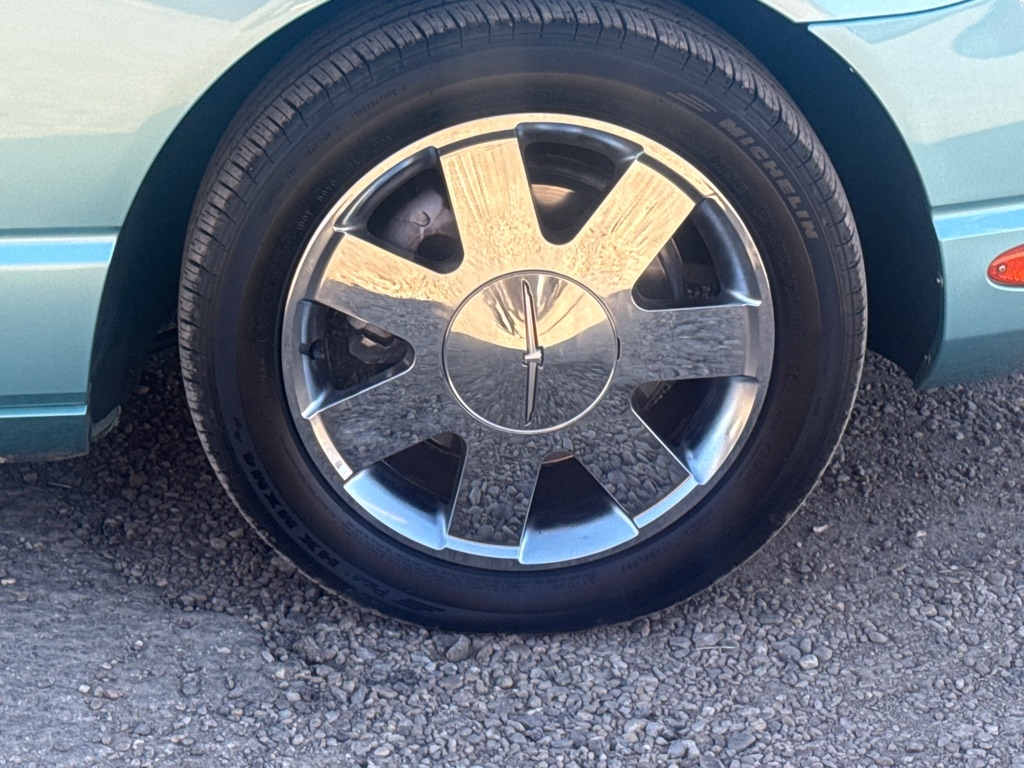 Ford Thunderbird Deluxe 2002