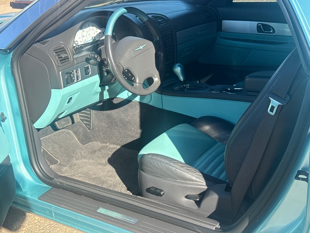 Ford Thunderbird Deluxe 2002