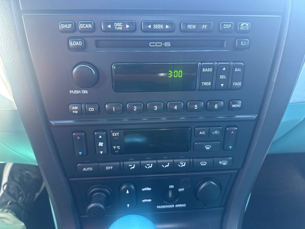 Ford Thunderbird Deluxe 2002