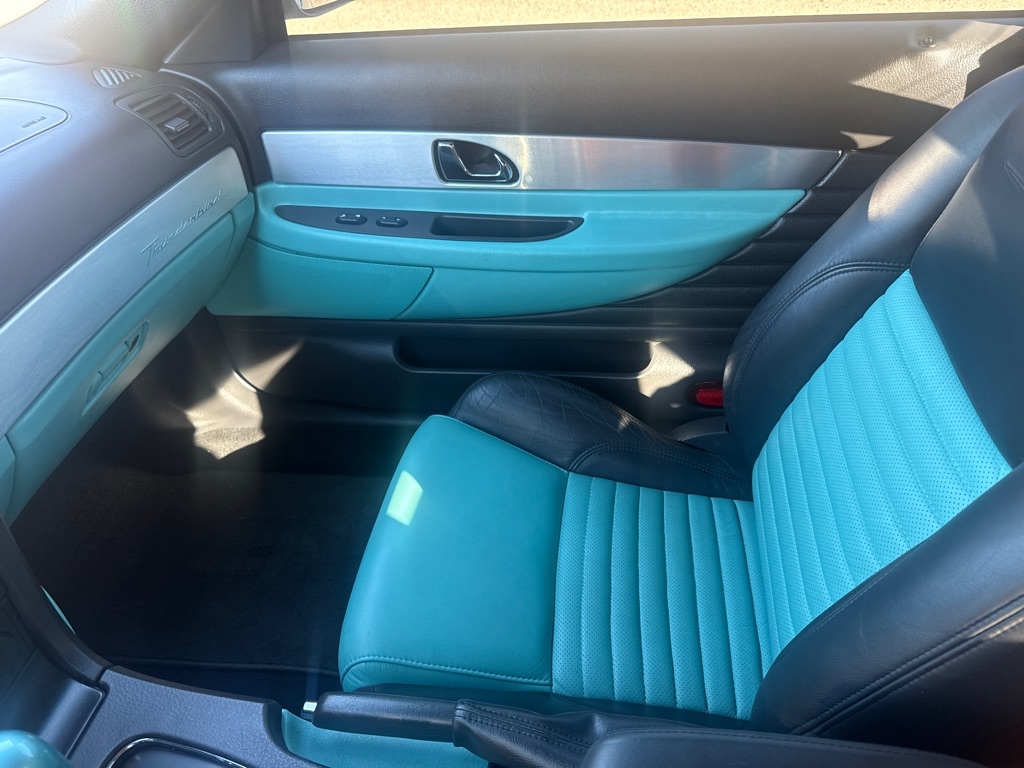 Ford Thunderbird Deluxe 2002