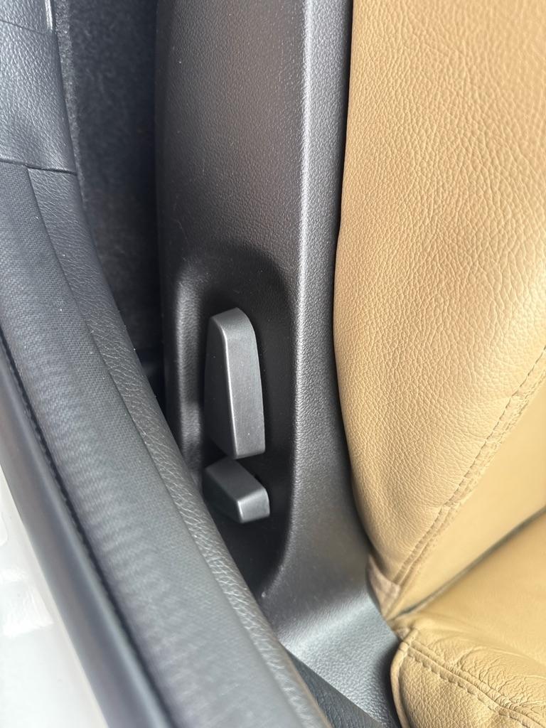 Mazda MAZDA3 i Grand Touring MT 5-Door 2013