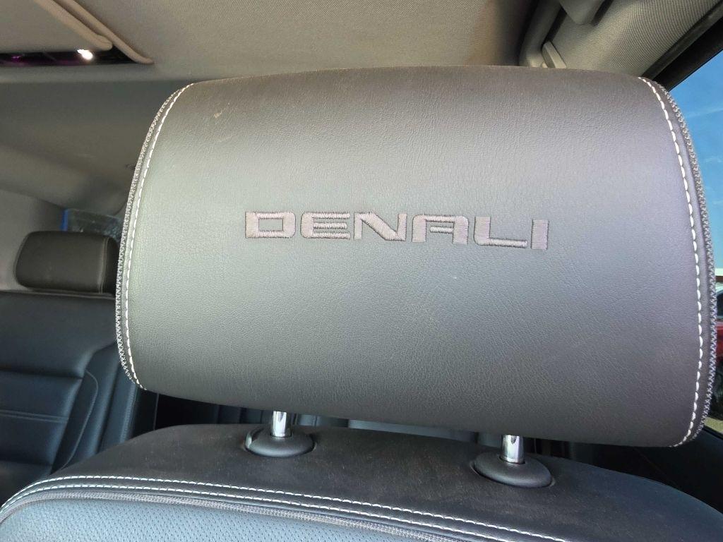 GMC Yukon XL Denali 4WD 2019