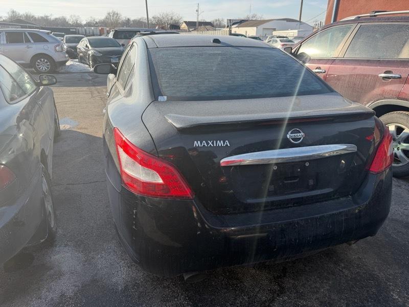 Nissan Maxima  2010