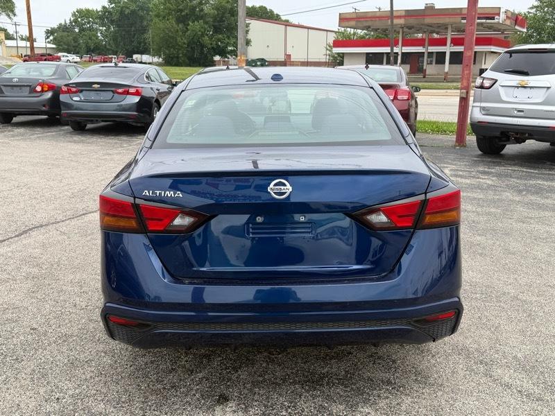 Nissan Altima  2020