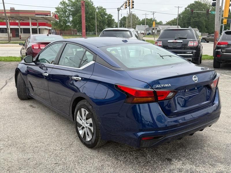Nissan Altima  2020