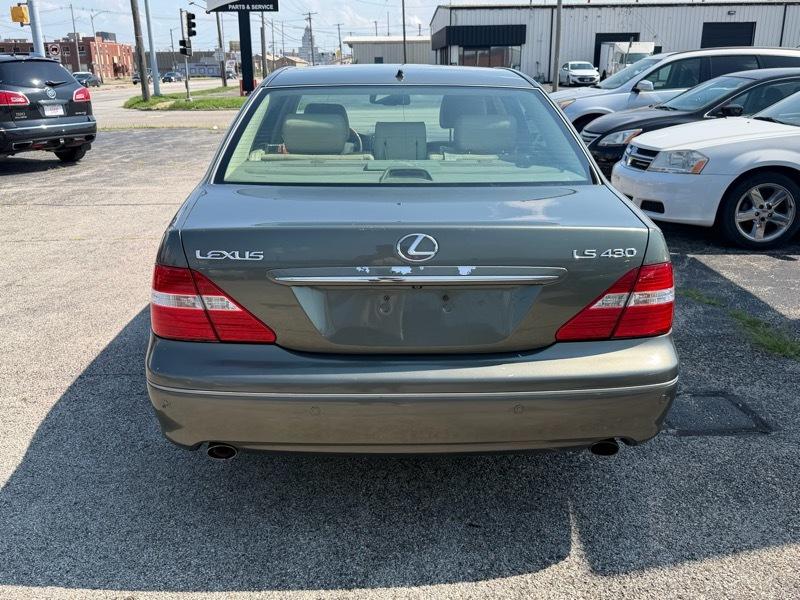 Lexus LS 430  2005
