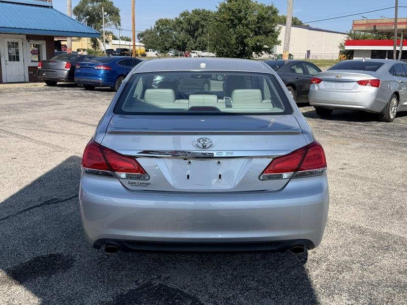 Toyota Avalon  2012