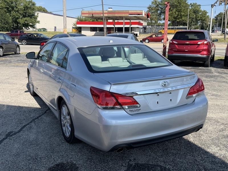 Toyota Avalon  2012