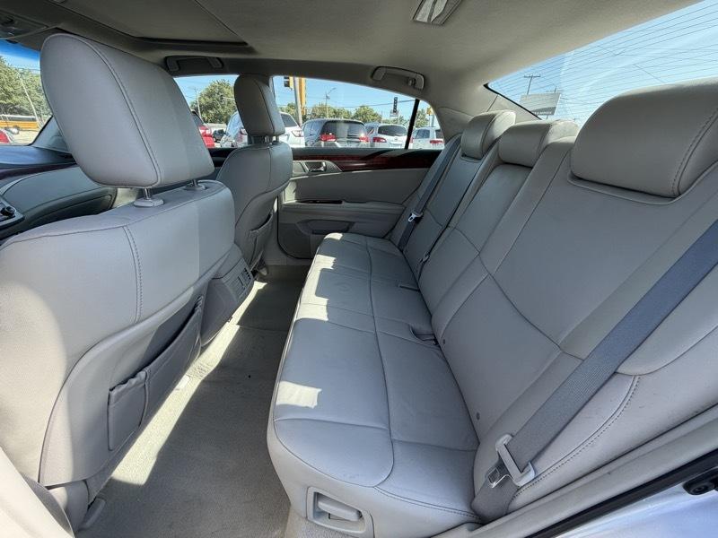 Toyota Avalon  2012