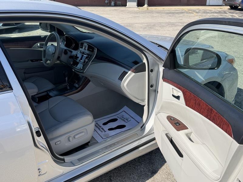Toyota Avalon  2012