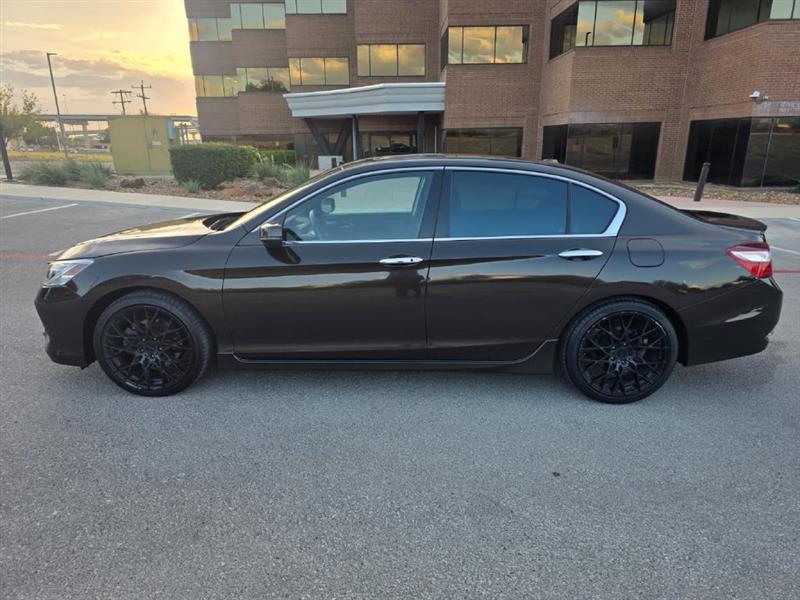 2017 Honda Accord Touring - Photo 3