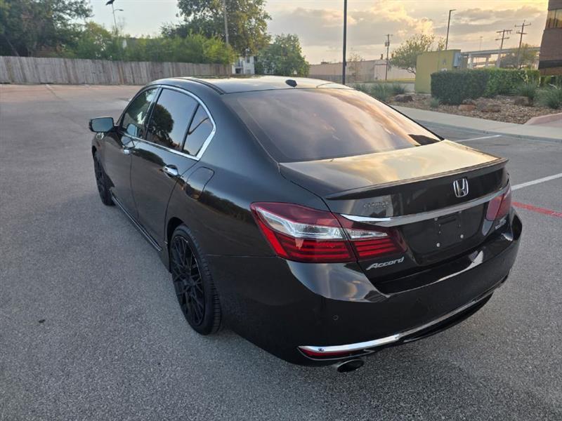2017 Honda Accord Touring - Photo 4