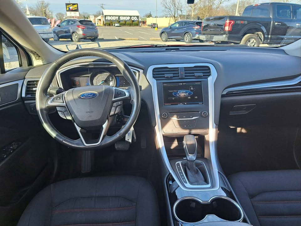 Ford Fusion SE 2015